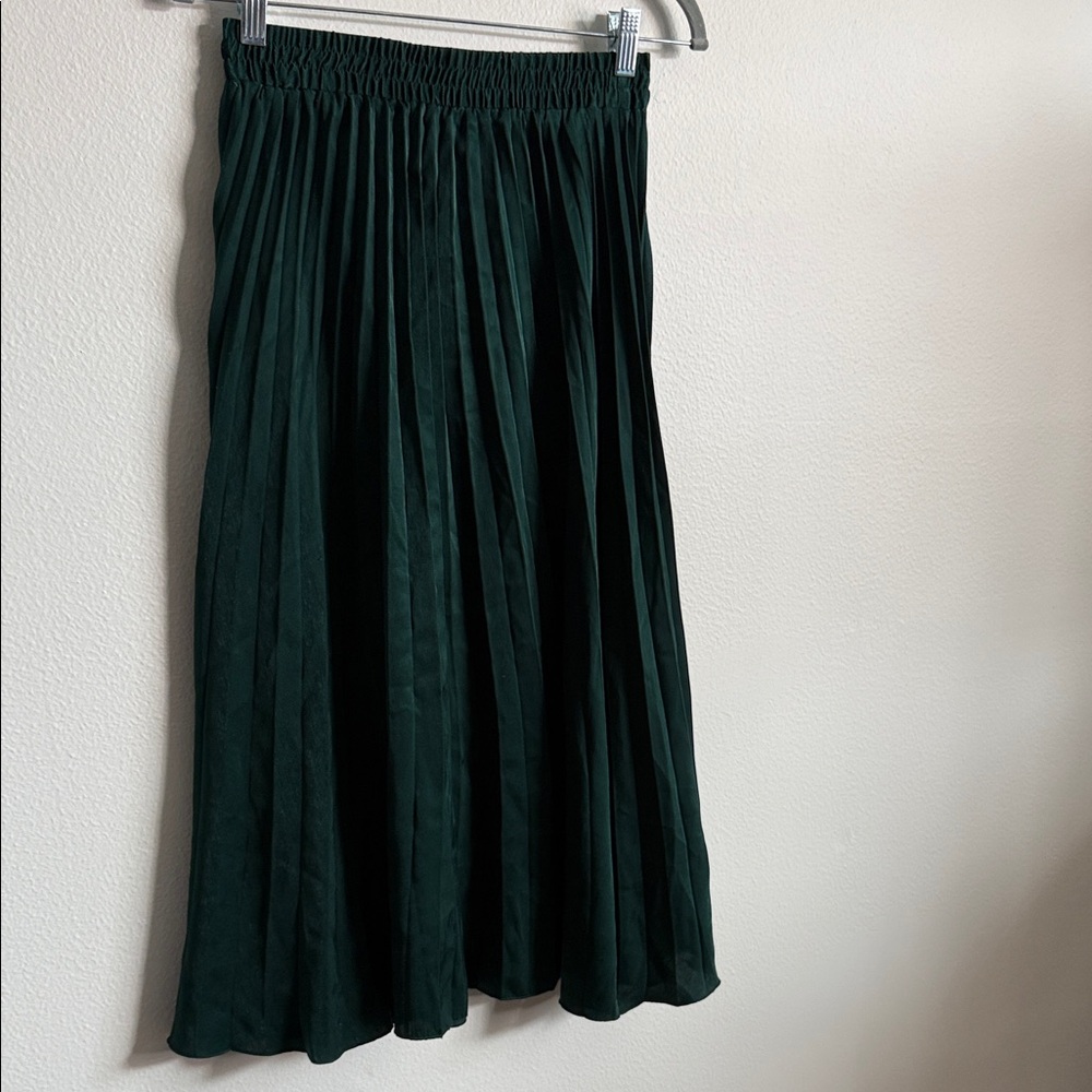 Elegant Green Pleated Skirt